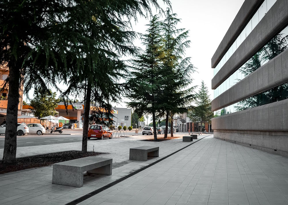 Banco Volga 2000 Gris Hormigón UM369G - Imagen 4